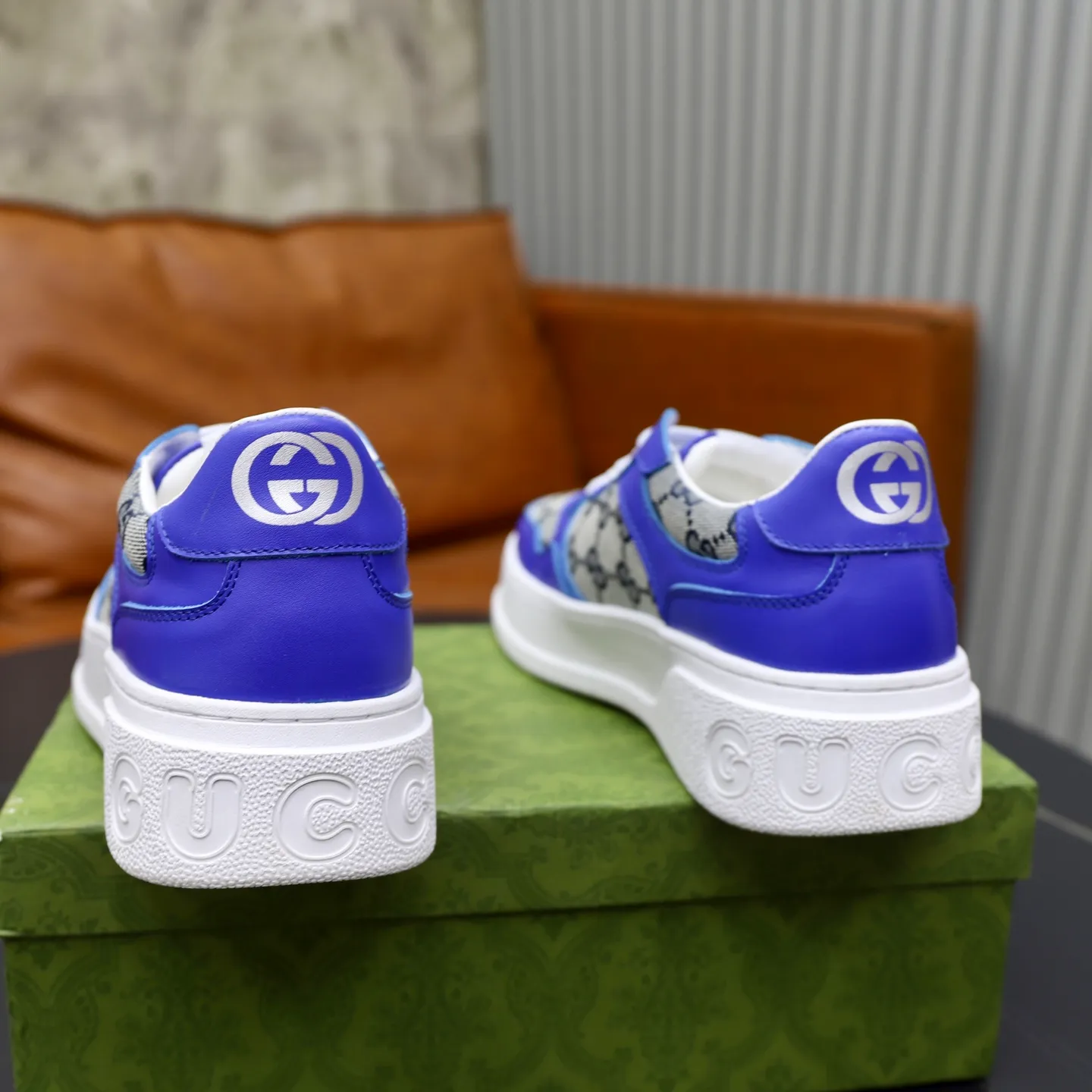 Men's shoes: 400💰🙅‍♂️🙅‍♂️🙅‍♂️ Brand: GUCCI Standard code: 38-44 (45 customized) Grade: Same as the official website Material: Original leather splicing brand cloth Comfortable and breathable sheepskin lining Lightweight wear-resistant outsole Style category: Men's fashion casual shoes Sports shoes Distinguished luxury brand elements Top luxury Color: actual picture color